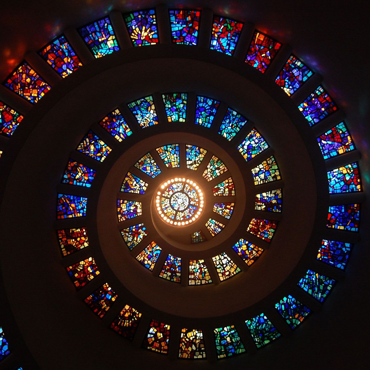 Image 19: vitral
